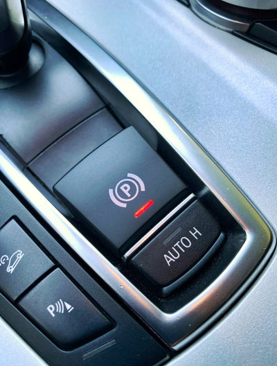 Bouton frein parking Auto Hold BMW Série 5 F10 F11 2010-2017 - vue de profil - Becquet Voiture