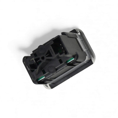 Bouton ouverture fermeture coffre Mercedes Classe A W176 hayon - vue rapprochée - Becquet Voiture