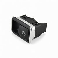 Bouton ouverture fermeture coffre Mercedes GLA X156 2014-2020 - détail du montage - Becquet Voiture