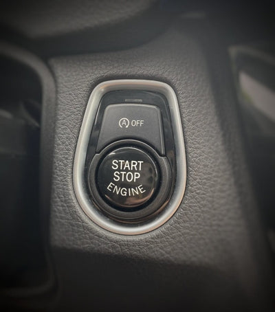 Bouton Start-Stop performance BMW couleurs - vue de profil - Becquet Voiture