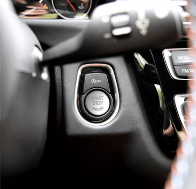 Bouton Start-Stop performance BMW couleurs - vue de trois-quarts - Becquet Voiture
