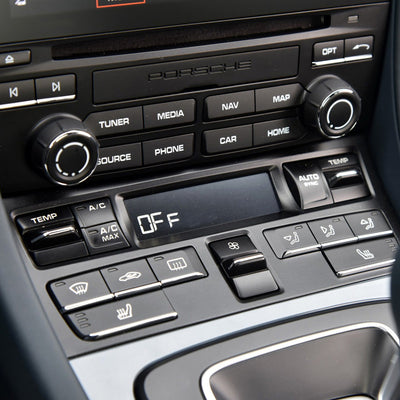 Boutons Volume et PCM Multimédia Porsche Boxster 718 2016-2020 - vue de profil - Becquet Voiture