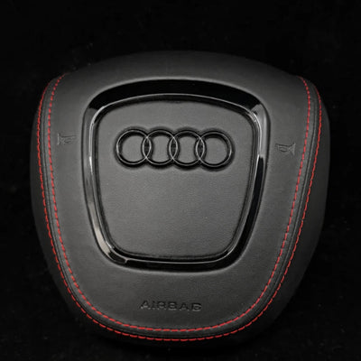 Cache Airbag Audi B7 Cuir Alcantara Surpiqure - vue de trois-quarts - Becquet Voiture