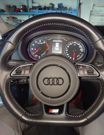 Cache Airbag Sur Mesure Audi Alcantara Cuir Personnalisable - vue arrière - Becquet Voiture