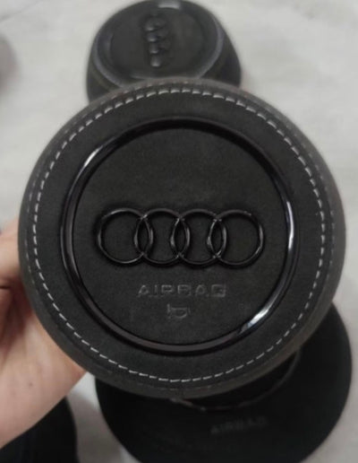 Cache Airbag Sur Mesure Audi Alcantara Cuir Personnalisable - vue de profil - Becquet Voiture