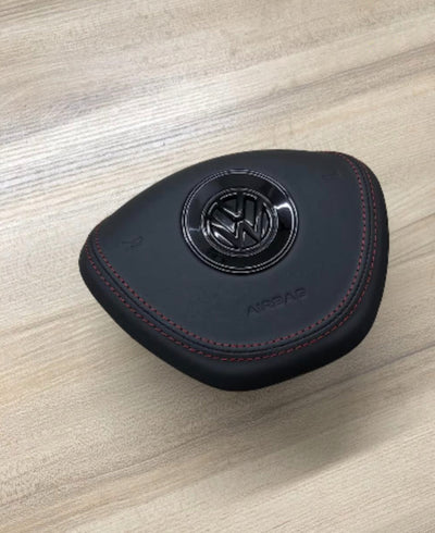 Cache Airbag Sur Mesure Volkswagen Alcantara Cuir - détail du montage - Becquet Voiture