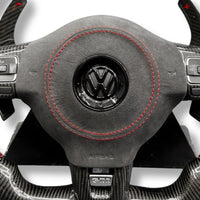 Cache Airbag VW Golf 6 Cuir Alcantara Surpiqûres Logo Noir - vue de profil - Becquet Voiture