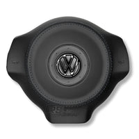 Cache Airbag VW Golf 6 Cuir Alcantara Surpiqûres Logo Noir - vue rapprochée - Becquet Voiture