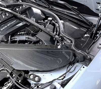 Cache Appareil Électrique Carbone BMW G80 G81 G82 G83 G87 - vue de trois-quarts - Becquet Voiture