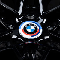 Cache Moyeu Jante BMW 56mm 68mm Noir - vue de trois-quarts - Becquet Voiture
