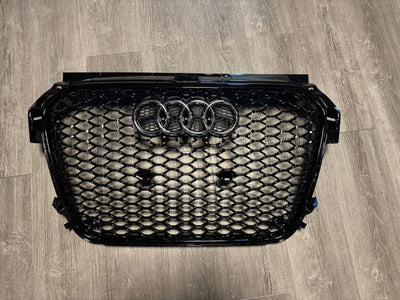 Calandre Audi A1 Look RS1 Noir Brillant 2010-2014 - vue de face - Becquet Voiture