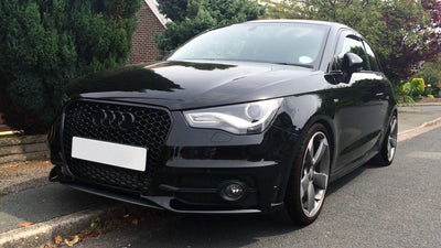 Calandre Audi A1 Look RS1 Noir Brillant 2010-2014 - vue de profil - Becquet Voiture