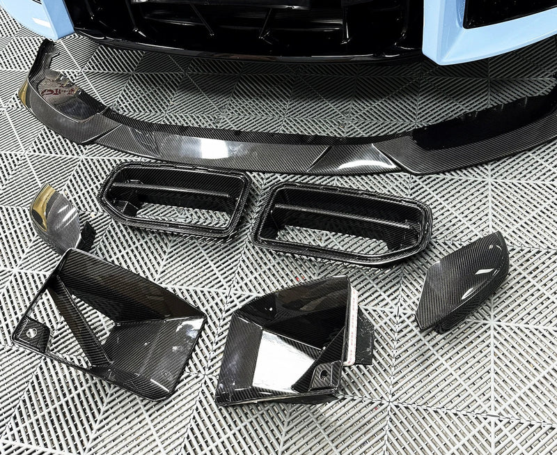 Carbon Fiber Front Grille BMW G87 M2 - fitting detail - Becquet Voiture