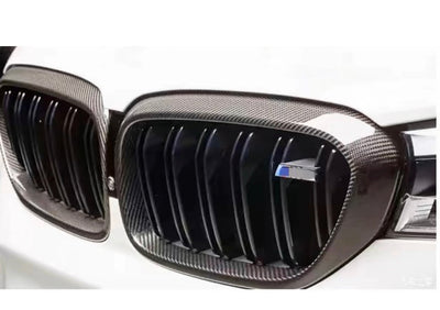 Calandre Avant Fibre Carbone BMW M5 F90 G30 - vue de trois-quarts - Becquet Voiture