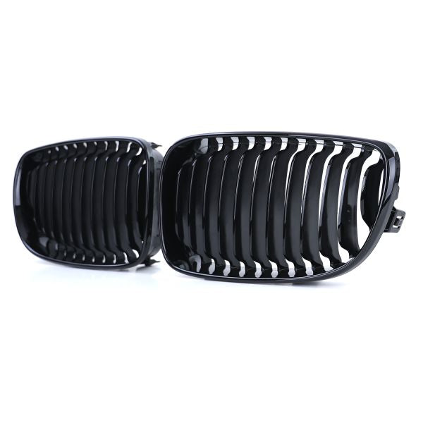 Calandre BMW Série 1 E87 E81 noir brillant - vue rapprochée - Becquet Voiture