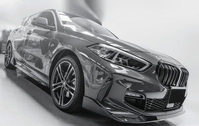 Calandre BMW Série 1 F40 noir brillant - vue de profil - Becquet Voiture