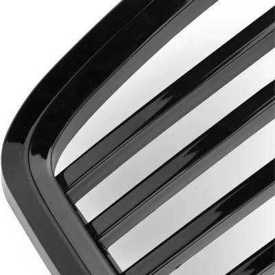 Calandre BMW Série 3 E30 noir brillant - packshot studio - Becquet Voiture