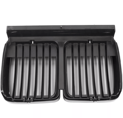 Calandre BMW Série 3 E30 noir brillant - vue de profil - Becquet Voiture