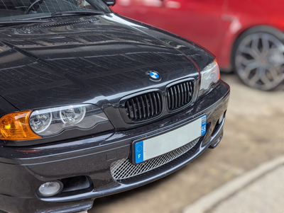 Calandre BMW Série 3 E46 noir brillant - vue arrière - Becquet Voiture