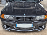 Calandre BMW Série 3 E46 noir brillant - vue de profil - Becquet Voiture
