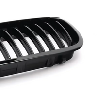 Calandre BMW Série 3 E46 noir brillant - vue rapprochée - Becquet Voiture