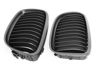 Calandre BMW Série 3 E90 noir brillant - packshot studio 2 - Becquet Voiture