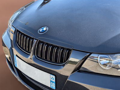 Calandre BMW Série 3 E90 noir brillant - vue de dessus - Becquet Voiture