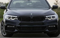 Gloss black BMW 5 Series G30 kidney grille - side view - Becquet Voiture
