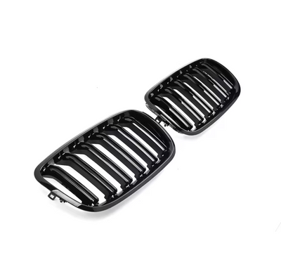 Calandre BMW X5 E70 noir brillant - vue de profil - Becquet Voiture