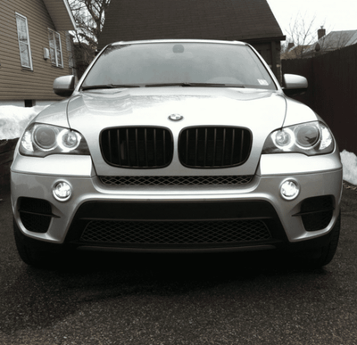 Calandre BMW X5 E70 noir brillant - vue rapprochée - Becquet Voiture