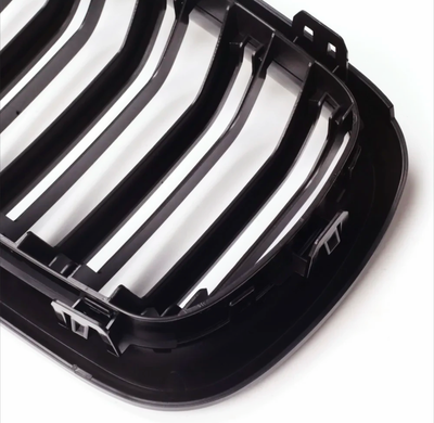 Calandre BMW X5 F15 noir brillant - vue rapprochée - Becquet Voiture