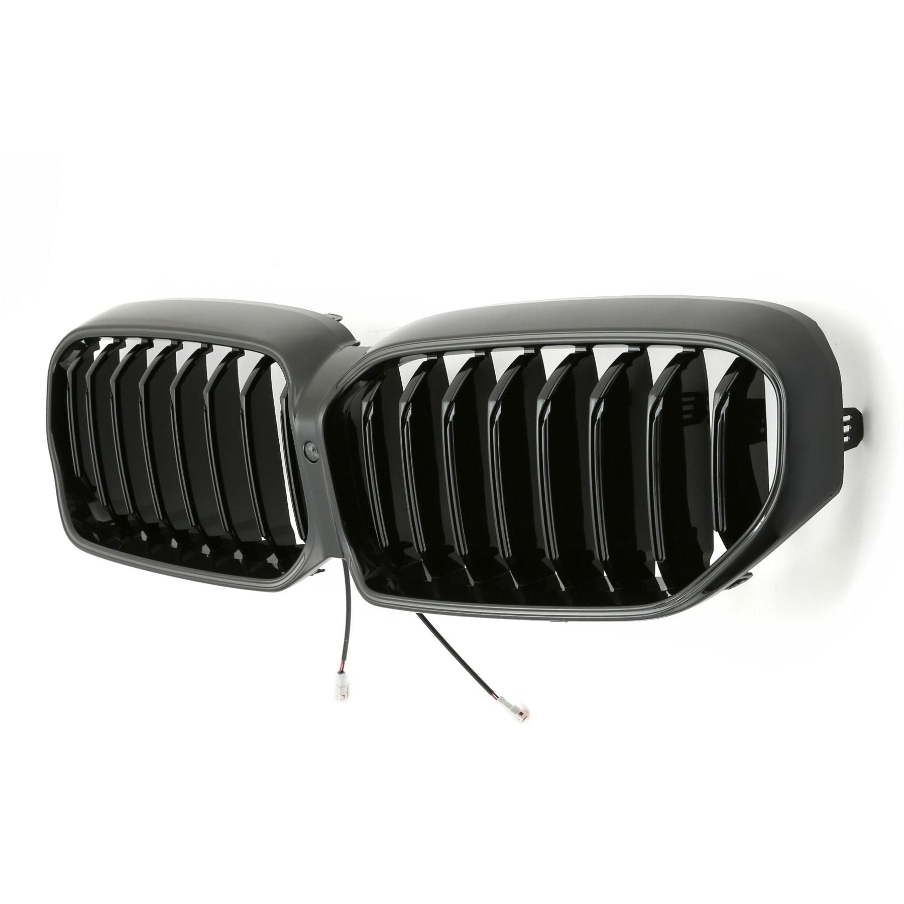 https://cdn.shopify.com/s/files/1/0565/4957/2747/files/calandre_noire_LED_BMW_Serie_5_G30_LCI_Simple_lame3.jpg?v=1773068209