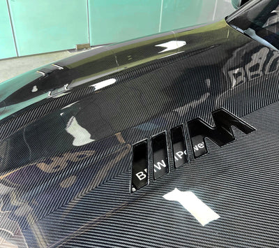 Capot Moteur CSL Fibre Carbone BMW G80 G82 - détail du montage - Becquet Voiture