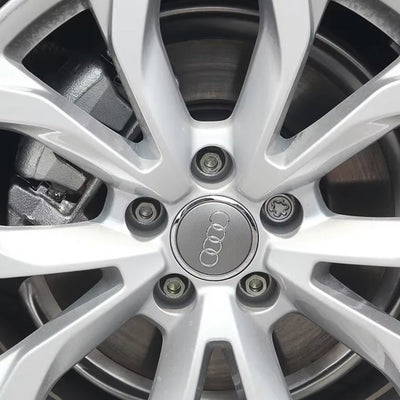 Centre Roue Audi 60mm 61mm 68mm 69mm Noir Gris x4 - installé sur véhicule - Becquet Voiture
