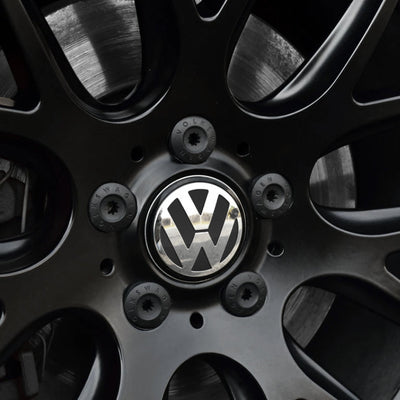 Centre Roue VW Logo VW GTI R R32 Noir 56mm - vue de profil - Becquet Voiture