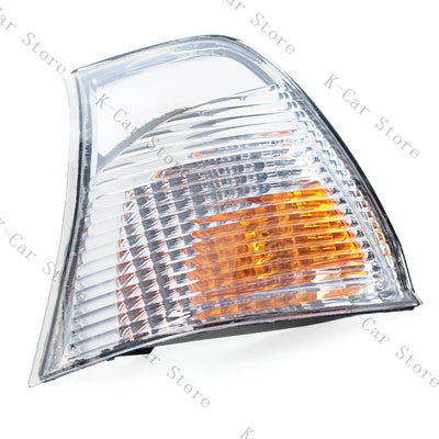Clignotant d'Angle Latéral Toyota Hiace 1999-2001 - vue de trois-quarts - Becquet Voiture