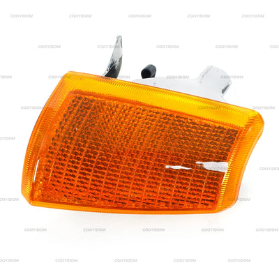 Clignotant Répétiteur Latéral Peugeot 205 1983-1994 - vue de trois-quarts - Becquet Voiture