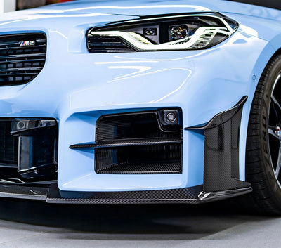 Conduits Aération Avant Fibre Carbone BMW G87 M2 - vue de trois-quarts - Becquet Voiture