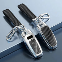 Coque Clé Audi 2018-2023 Protection Style Carbone - vue de trois-quarts - Becquet Voiture