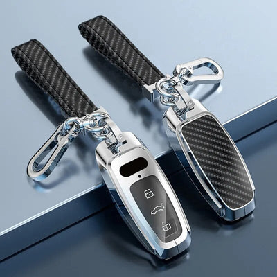 Coque Clé Audi 2018-2023 Protection Style Carbone - vue de trois-quarts - Becquet Voiture