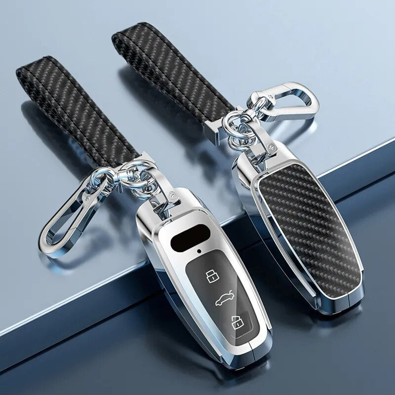 Coque Clé Audi 2018-2023 Protection Style Carbone - vue de trois-quarts - Becquet Voiture
