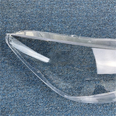 Coque Phare Avant Ford Kuga Couvercle Lentille - vue de trois-quarts - Becquet Voiture