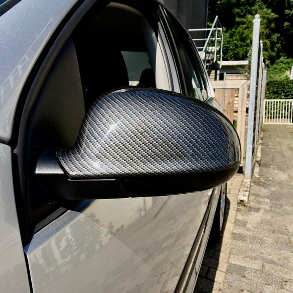 Coque rétroviseur Golf 5 (2003-2008) fibre de carbone - vue de face - Becquet Voiture