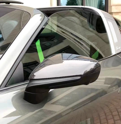 https://cdn.shopify.com/s/files/1/0565/4957/2747/files/coques-de-retroviseurs-fibre-de-carbone-porsche-911-992-718-boxster-cayman-macan10-_2.jpg?v=1763975684