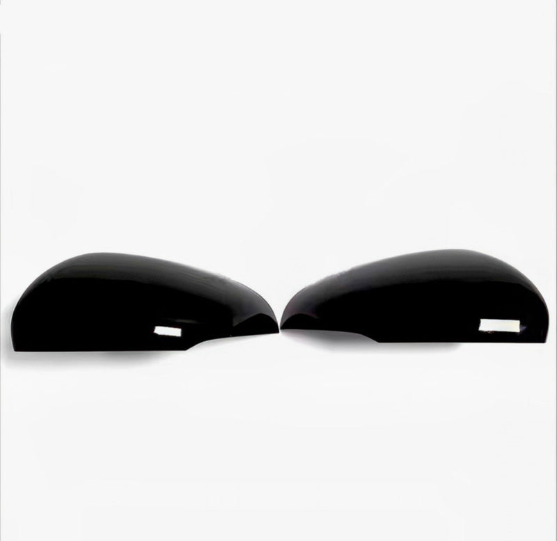 Coques Rétroviseurs Noires Brillantes Mercedes-Benz CLA C118 - vue de trois-quarts - Becquet Voiture