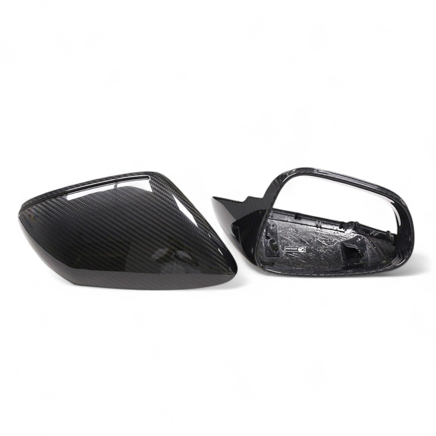 https://cdn.shopify.com/s/files/1/0565/4957/2747/files/coques_de_retroviseurs_fibre_de_carbone_porsche_911_992_718_boxster_cayman_macan.jpg?v=1763975551