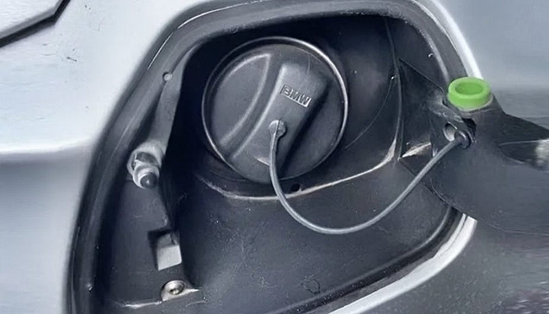 Fuel Tank Cap Retainer Cord for BMW 1, 2 and 3 Series - rear view - Becquet Voiture