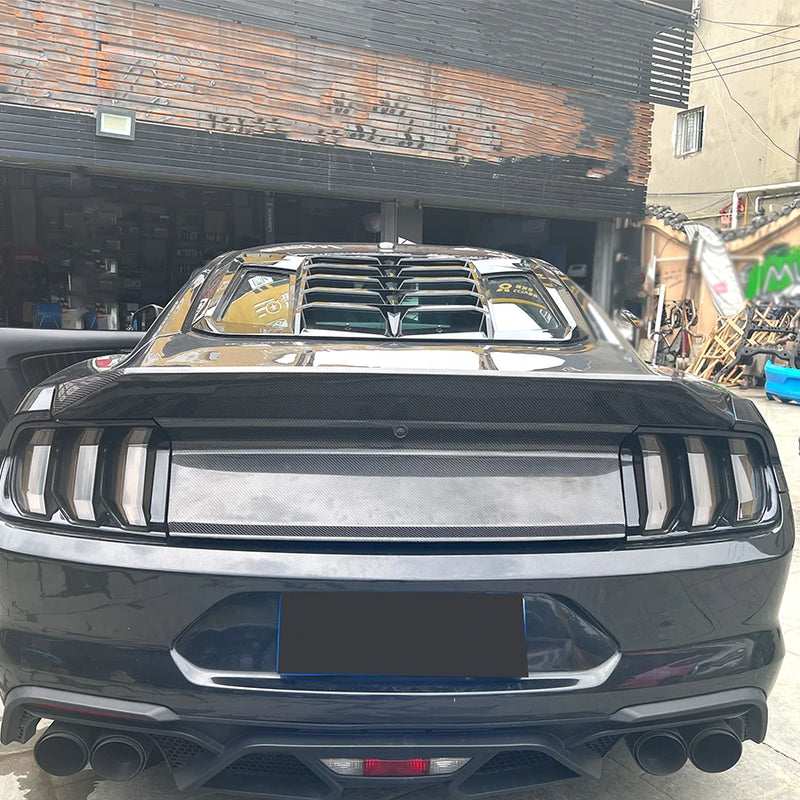 Couvercle de Coffre Fibre de Carbone Ford Mustang 2015-2018 - packshot studio - Becquet Voiture