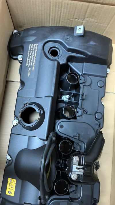 Couvercle de Soupape Moteur BMW N52 E60 E90 X5 - installé sur véhicule - Becquet Voiture