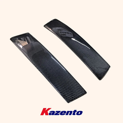 Couvercles Montant B Carbone Nissan Skyline R34 GTR GTT (Paire) - vue de trois-quarts - Becquet Voiture